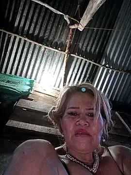 Pokazy przed kamerką – dirty_mother3