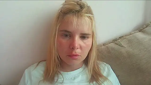 แชท XXX สดของ HornyElena