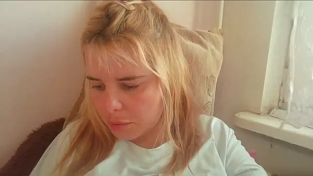 HornyElena Show in webcam
