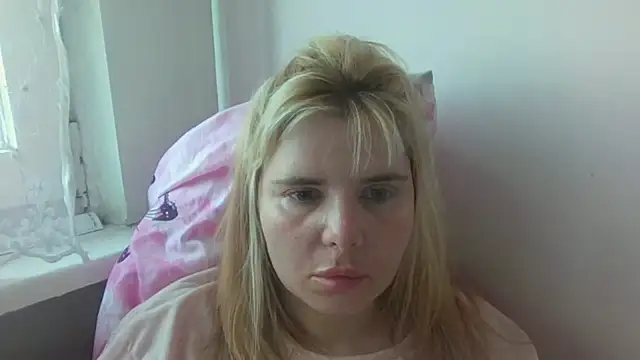 دردشة HornyElena الجنسية المباشرة