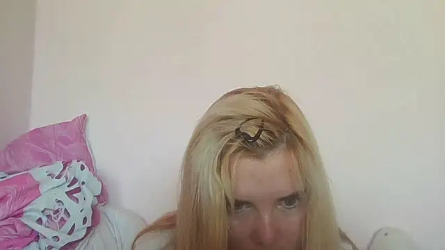 Chat XXX en directo de HornyElena