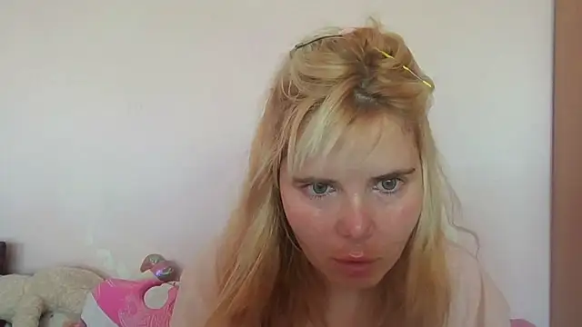 HornyElena live XXX chat