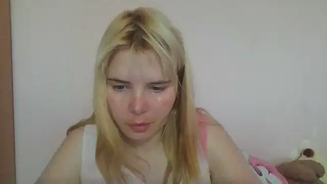 HornyElena 即時 XXX 聊天