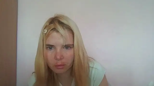 Pokazy przed kamerką – HornyElena