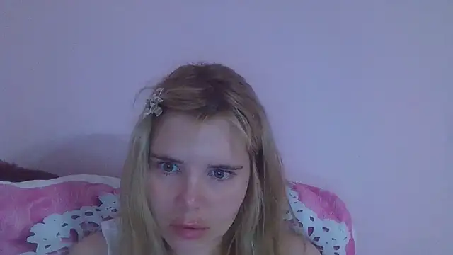HornyElena Adlı Modelin Canlı XXX Sohbeti