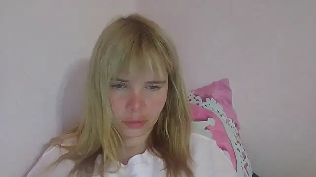 HornyElena's Live XXX Chat