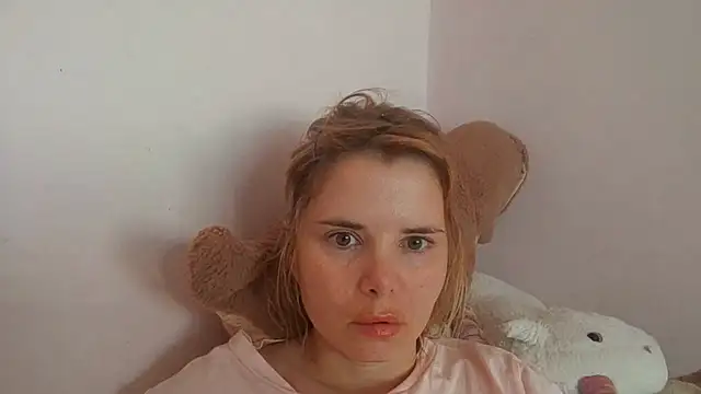 Chat +18 de HornyElena ao vivo