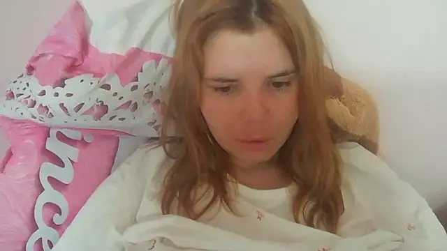 Chat +18 de HornyElena ao vivo