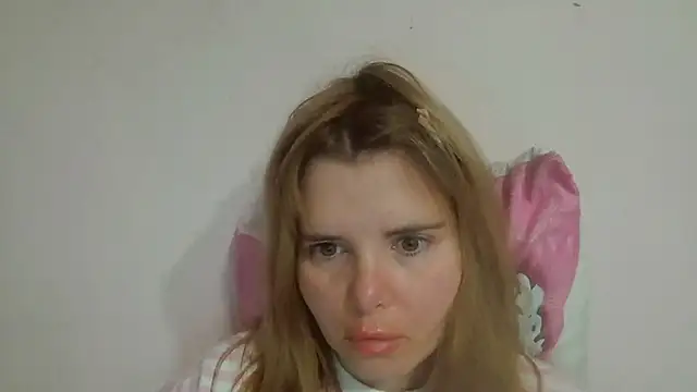 HornyElena 即時 XXX 聊天