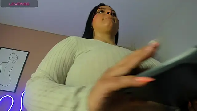 karo_linee1's Webcam Show