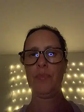 hotbrunettemass' Live XXX Chat