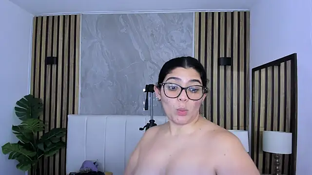 Carlotta_de_velour live XXX chat