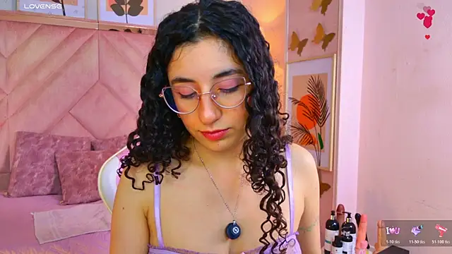 DemiJones_'s Live Chat Room
