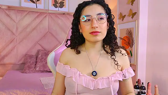 צ'אט XXX בשידור חי של DemiJones_