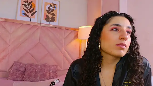 Chat XXX en directo de DemiJones_