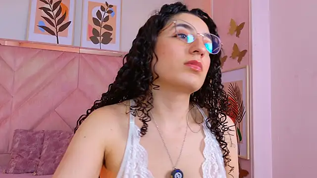 Chat XXX en directo de DemiJones_
