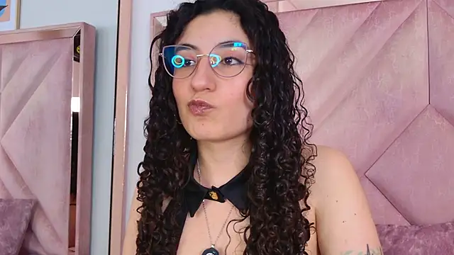 DemiJones_ Adlı Modelin Canlı XXX Sohbeti
