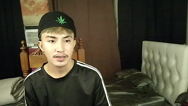 Urloverhardcock 网络视讯表演