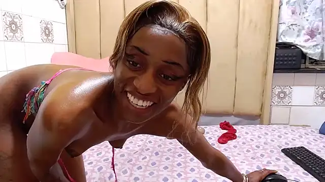 Nikistickyxx25 Adlı Modelin Canlı XXX Sohbeti