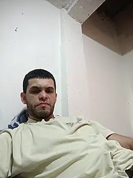 James21990 Show in webcam