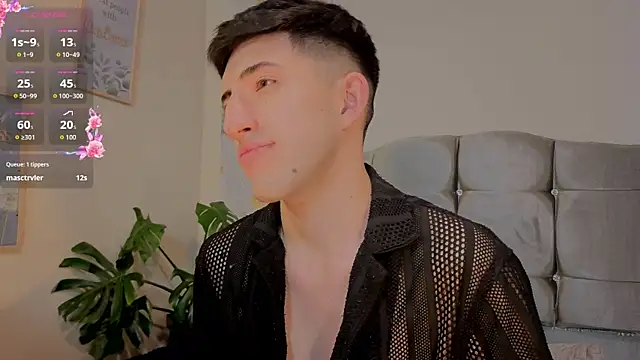 Un_Sluttyy: διαδικτυακό σόου στην κάμερα