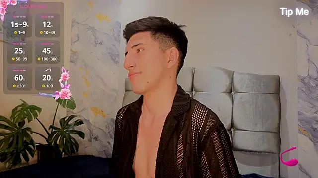 Un_Sluttyy: διαδικτυακό σόου στην κάμερα