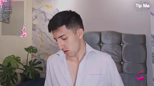 Un_Sluttyy Adlı Modelin Web Kamerası Şovu
