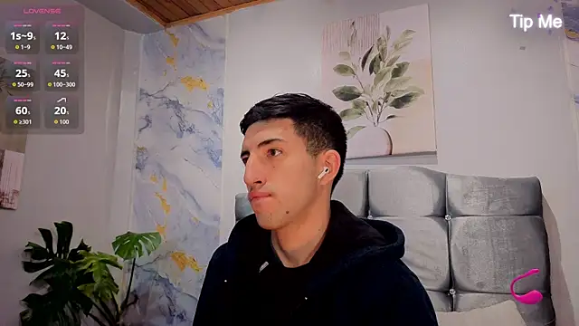 Un_Sluttyyn Webbikameraesitys