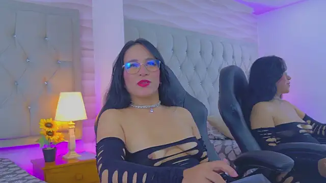 Chatroom XXX en direct de MeganDiamont_FG