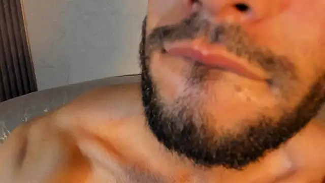 Jacob_Benelli Show in webcam