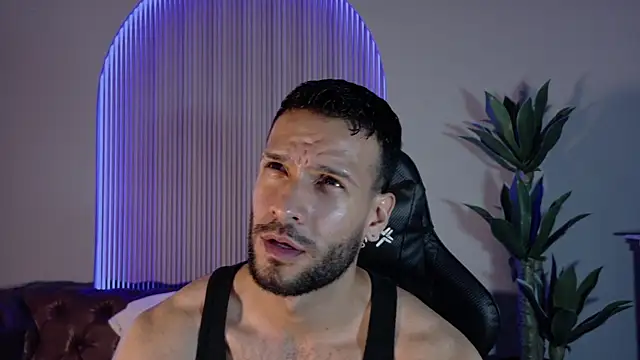 Jacob_Benelli Show in webcam