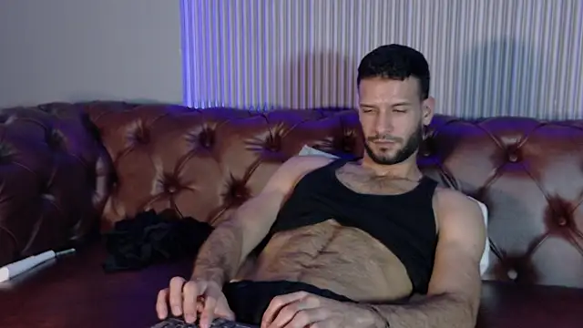 Jacob_Benelli: διαδικτυακό σόου στην κάμερα