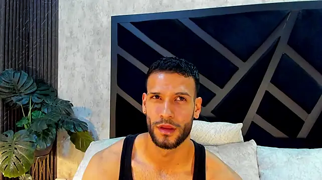 Jacob_Benelli: διαδικτυακό σόου στην κάμερα