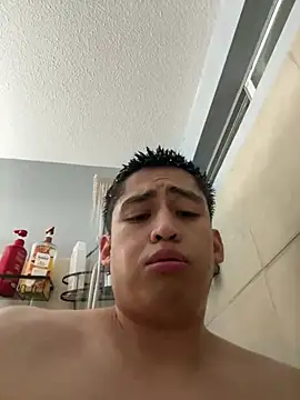 Show modela VirginBoyCock na web-kameri