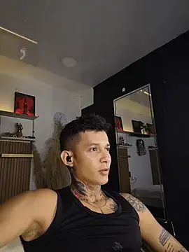 Show modela strong_dick7in na web-kameri