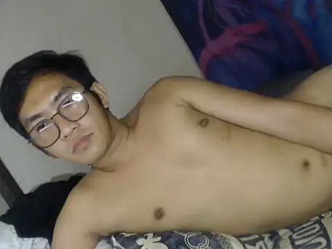 Yourbigcockasian_xx 网络视讯表演