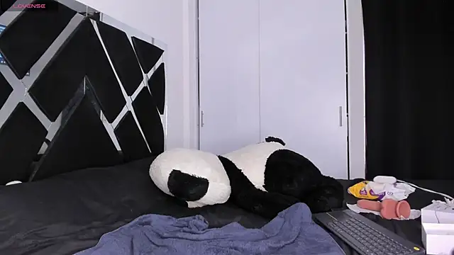 Anniewine_ – Naživo chatovacia miestnosť