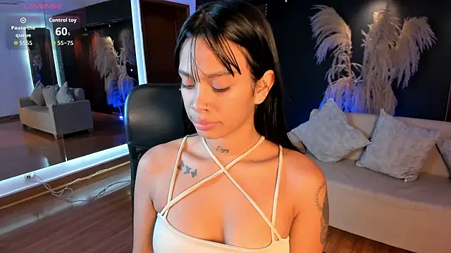 Saara_Corraless' Live XXX Chat