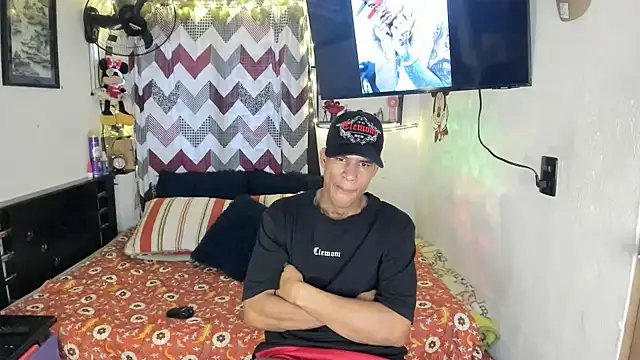 JUANBIGCOCK21CM Adlı Modelin Canlı XXX Sohbeti