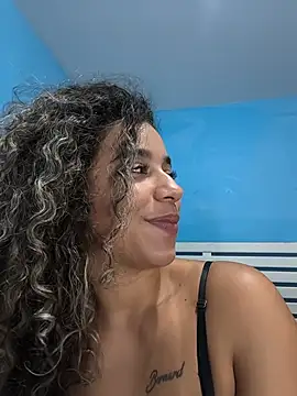 Show de vivianeleoa na webcam