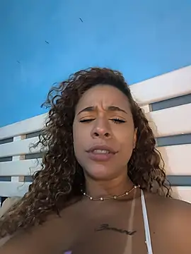 Show de vivianeleoa na webcam