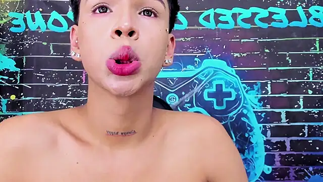 Timmy_Kiing_ Show in webcam