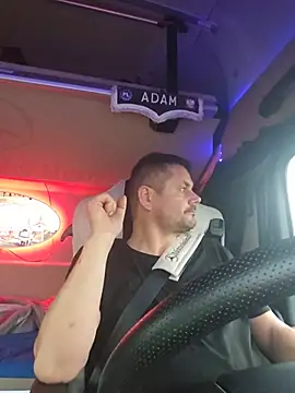 adas-: διαδικτυακό σόου στην κάμερα