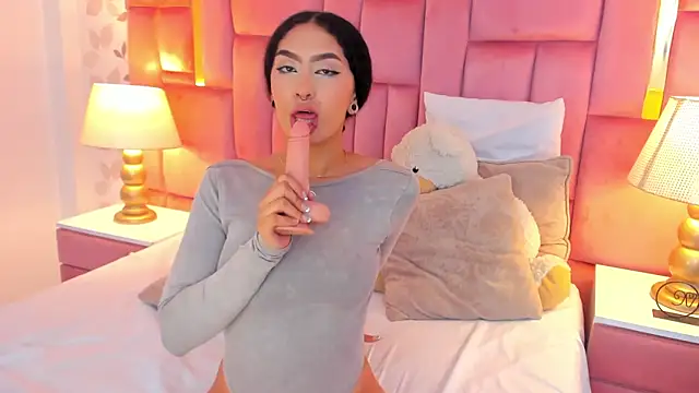 Show modela EllaEvanz na web-kameri