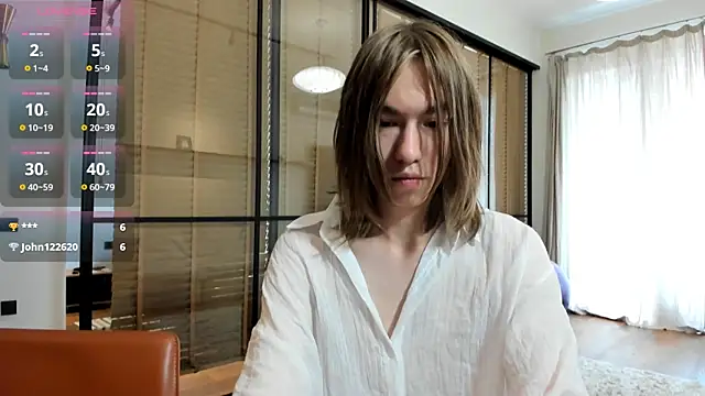 kr1sfemboy: διαδικτυακό σόου στην κάμερα