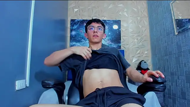 הופעת וובקאם של ElanGiraldo