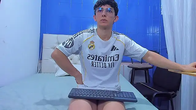 הופעת וובקאם של ElanGiraldo