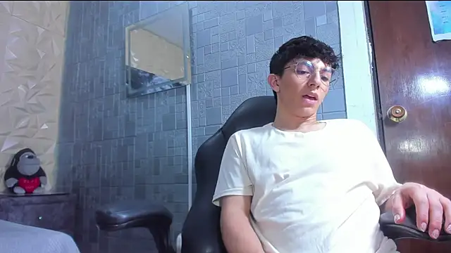 ElanGiraldo's Webcam Show