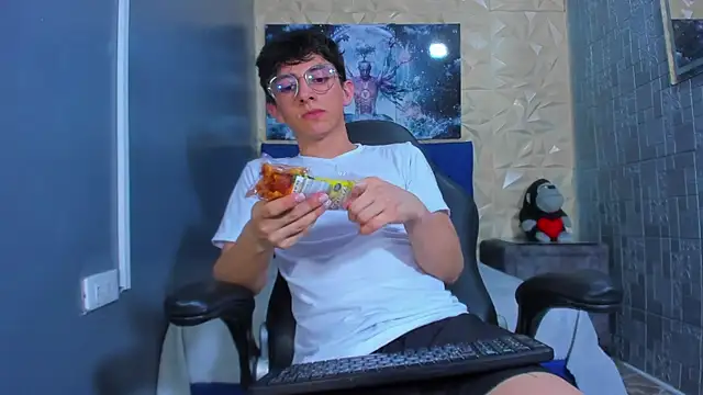 ElanGiraldo Webcam Show