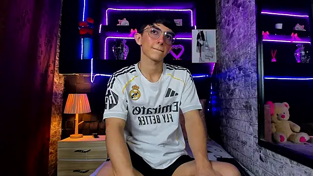 ElanGiraldo's Webcam Show